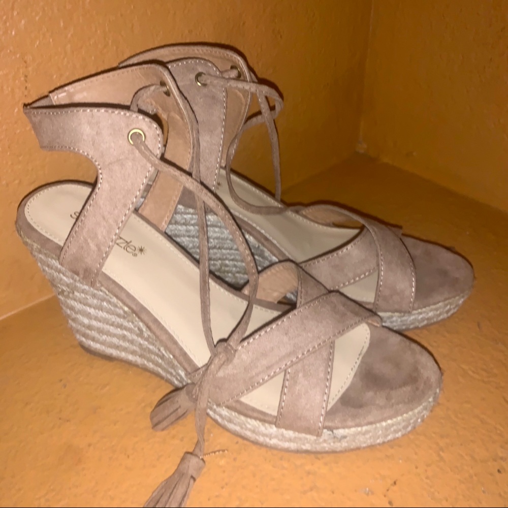 Shoe Dazzle Wedges